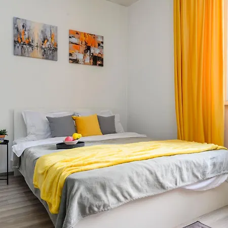 Большая Квартира На 8-9 Человек 52 Almaty Exterior photo