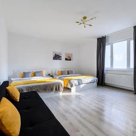 Большая Квартира На 8-9 Человек 52 Almaty Exterior photo
