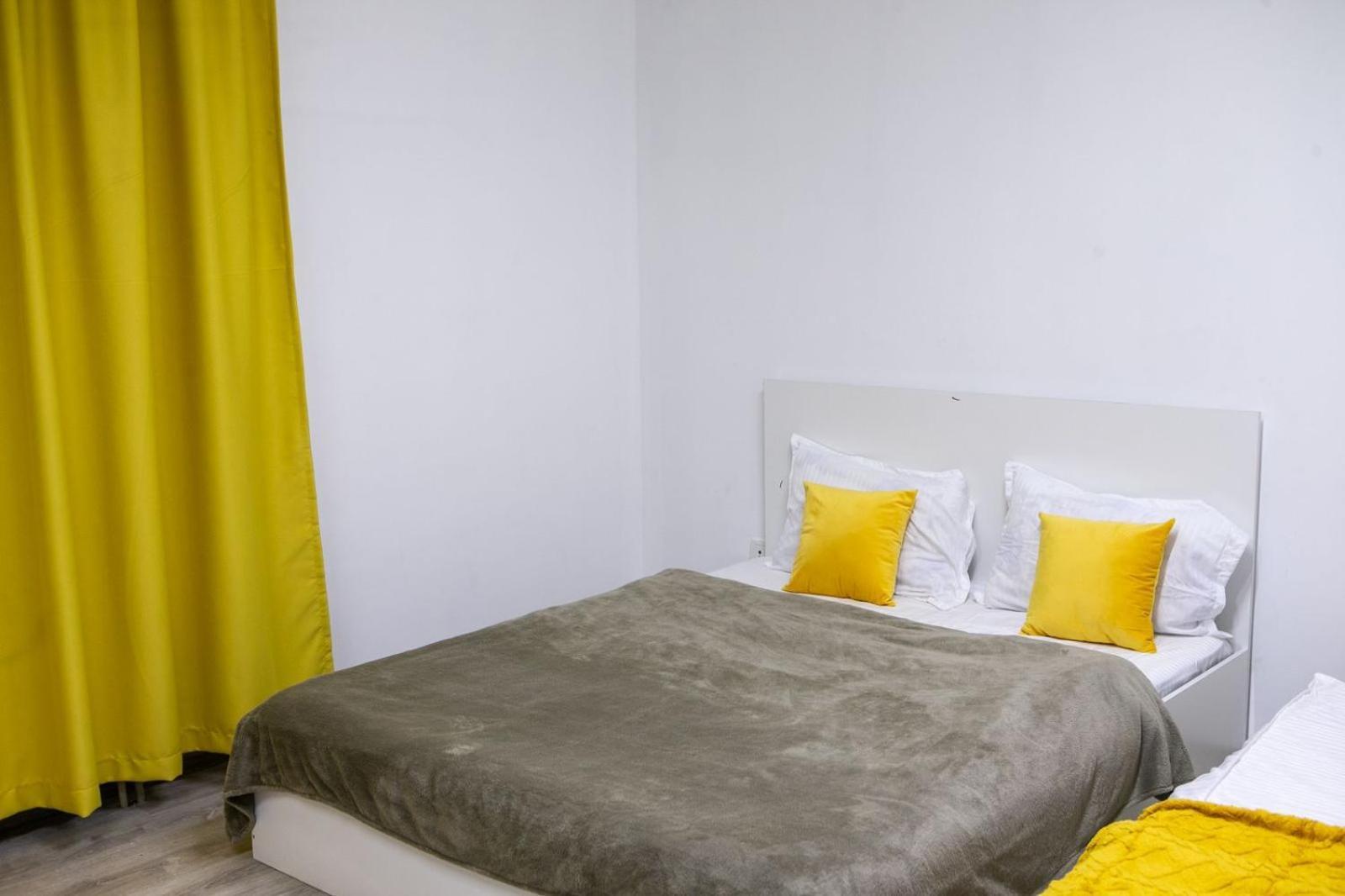большая на 8-9 человек 52 Apartment Almaty