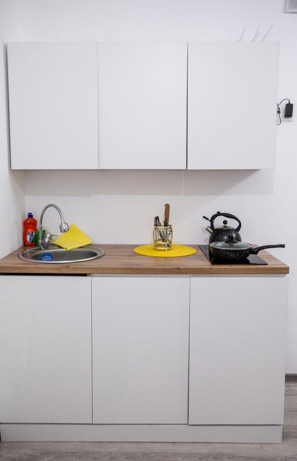 Apartment большая на 8-9 человек 52 Almaty