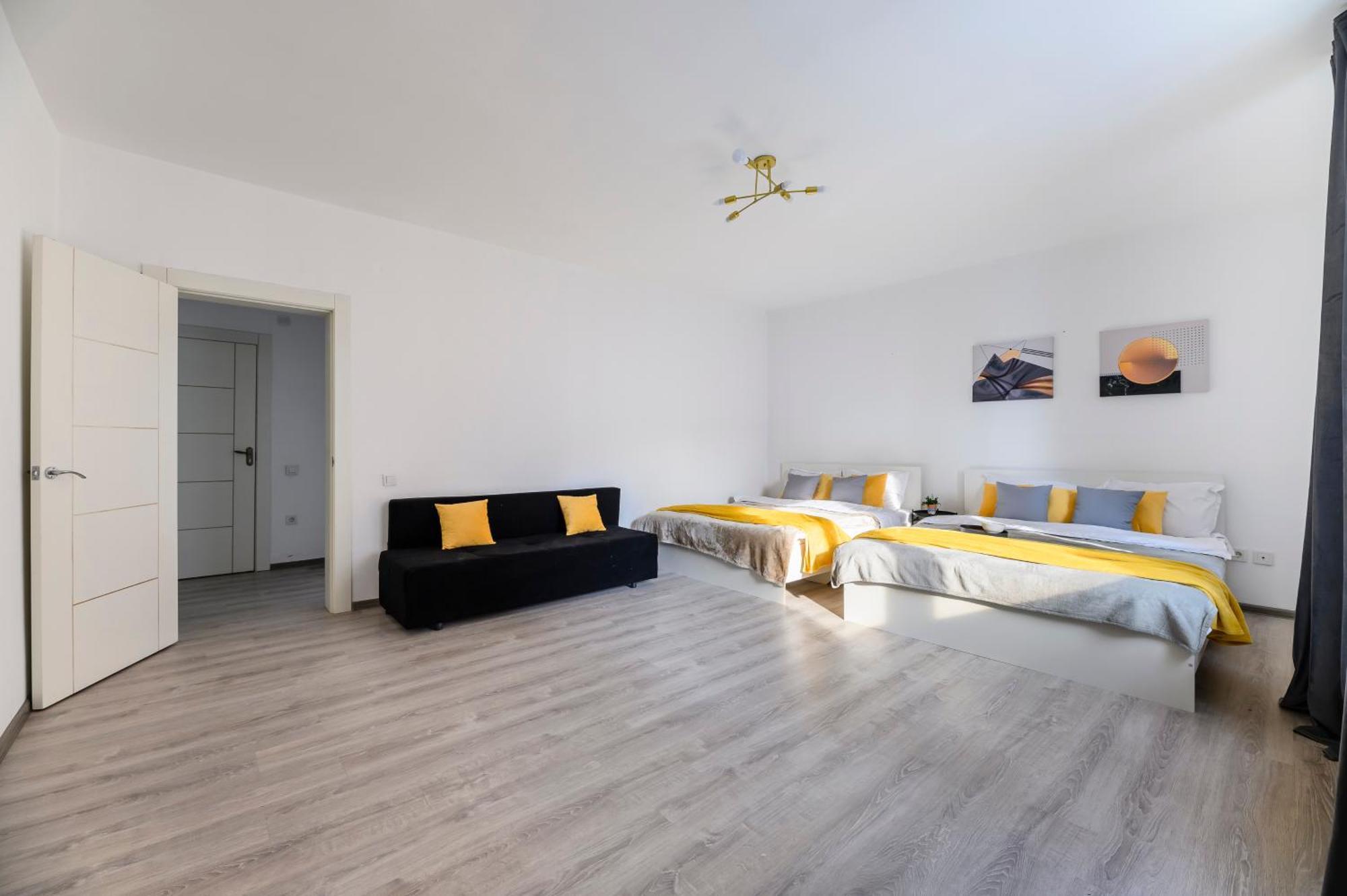 большая на 8-9 человек 52 Apartment